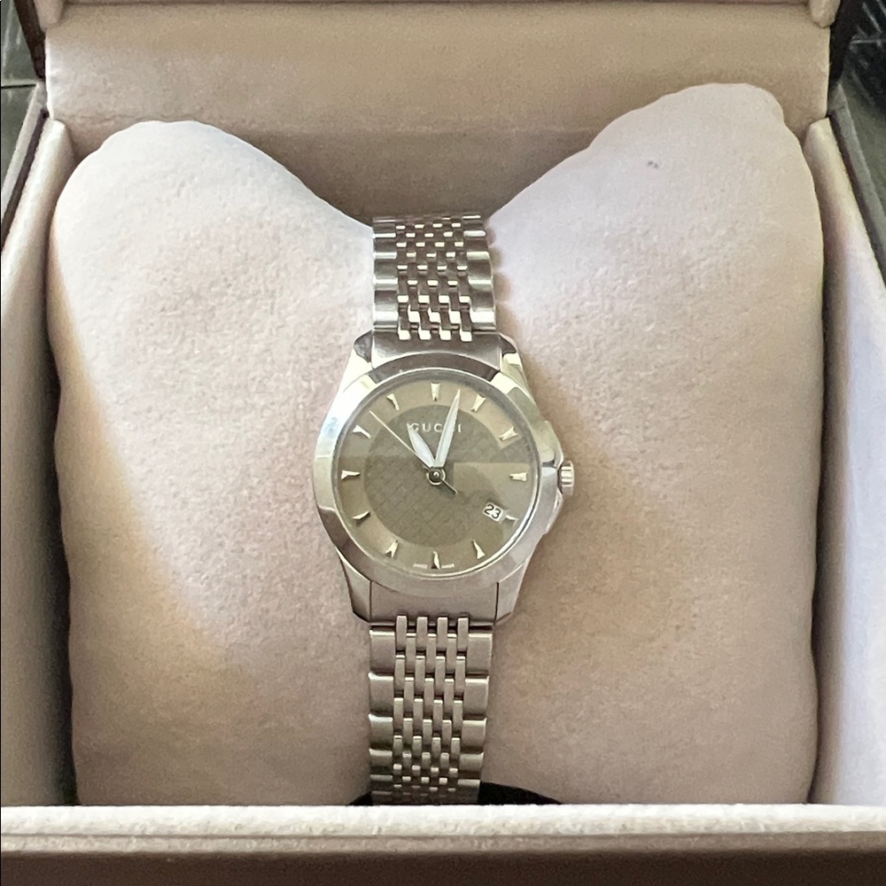 NWOT GUCCI G-TIMELESS watch